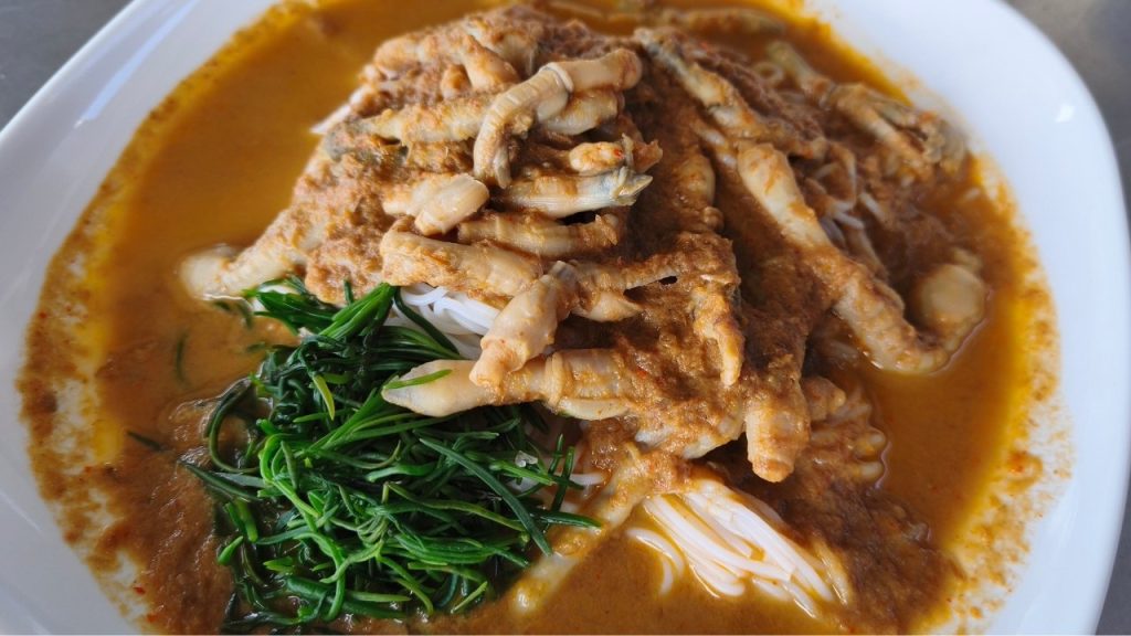 ขนมจีนแกงหอยหลอด