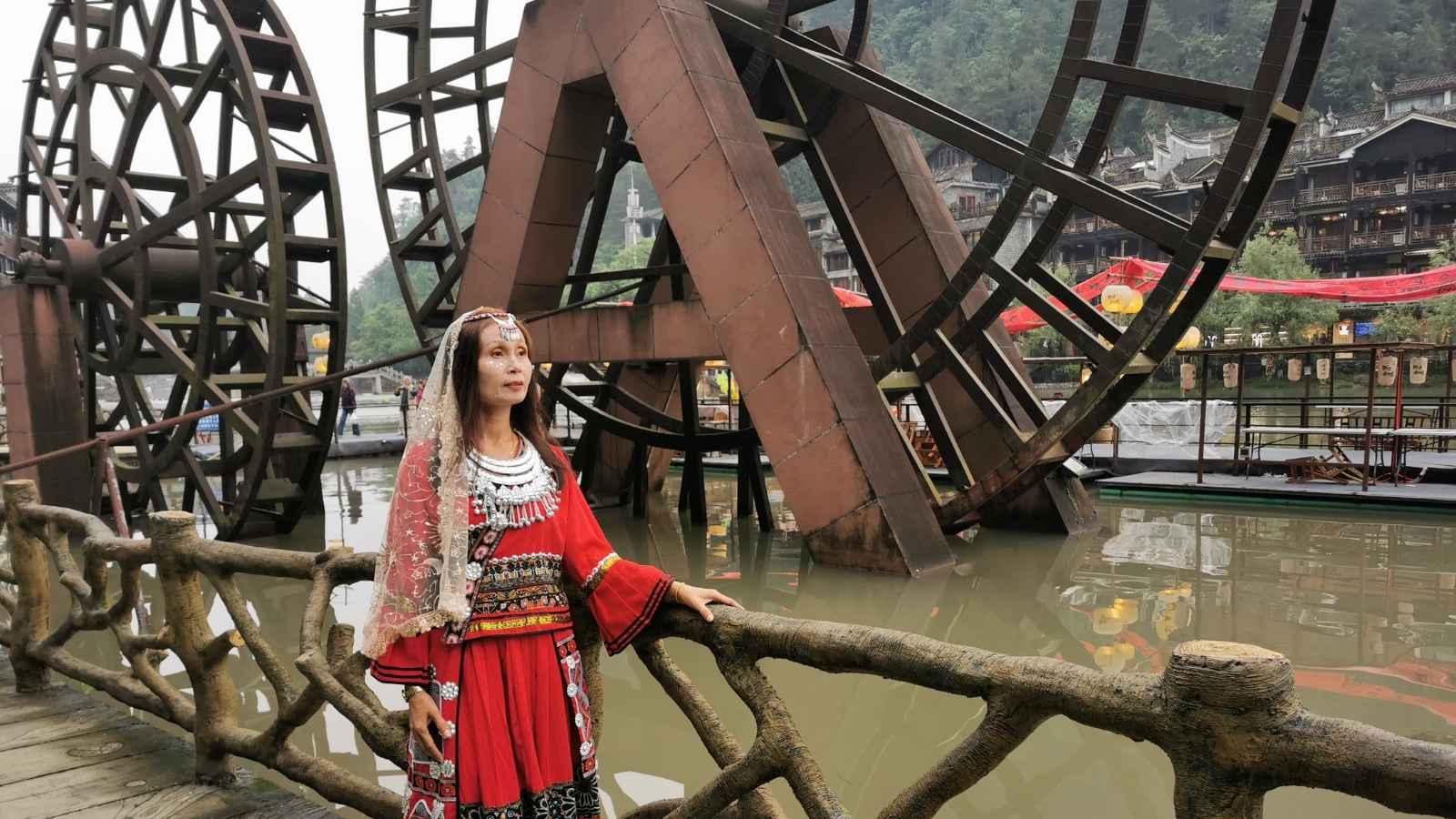 เดินเที่ยวภายในเมืองโบราณเฟิ่งหวง